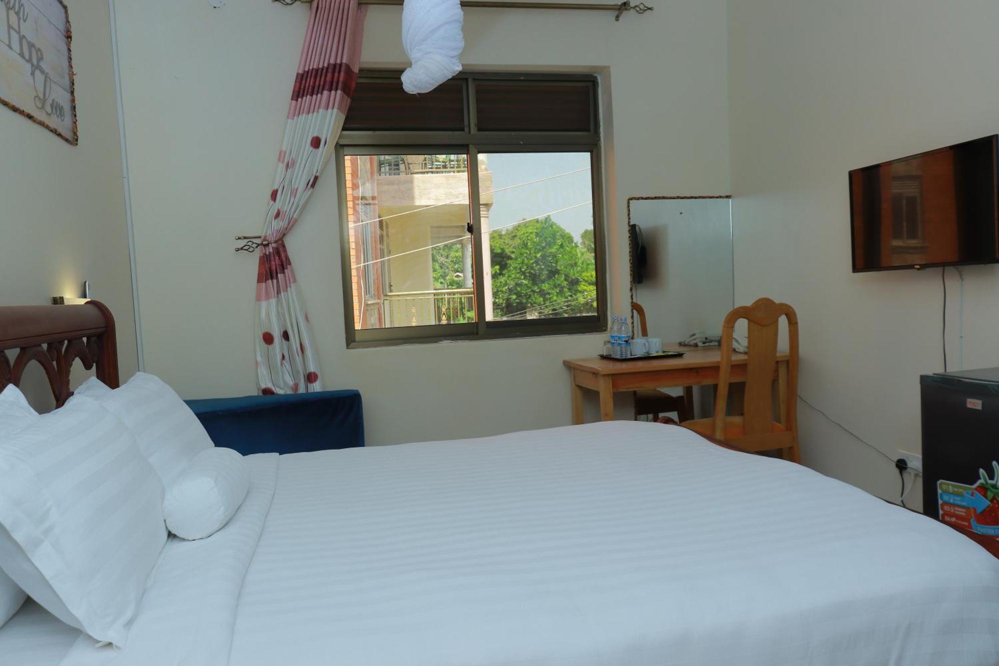 Mowicribs Hotel And Spa Entebbe Ngoại thất bức ảnh