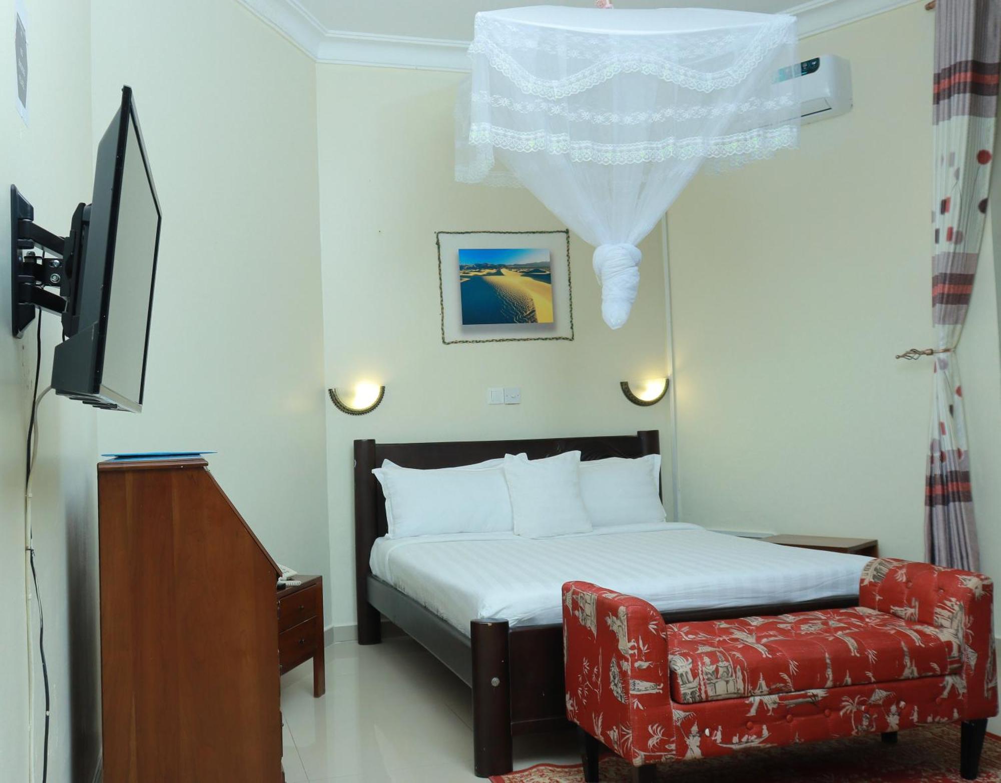 Mowicribs Hotel And Spa Entebbe Ngoại thất bức ảnh