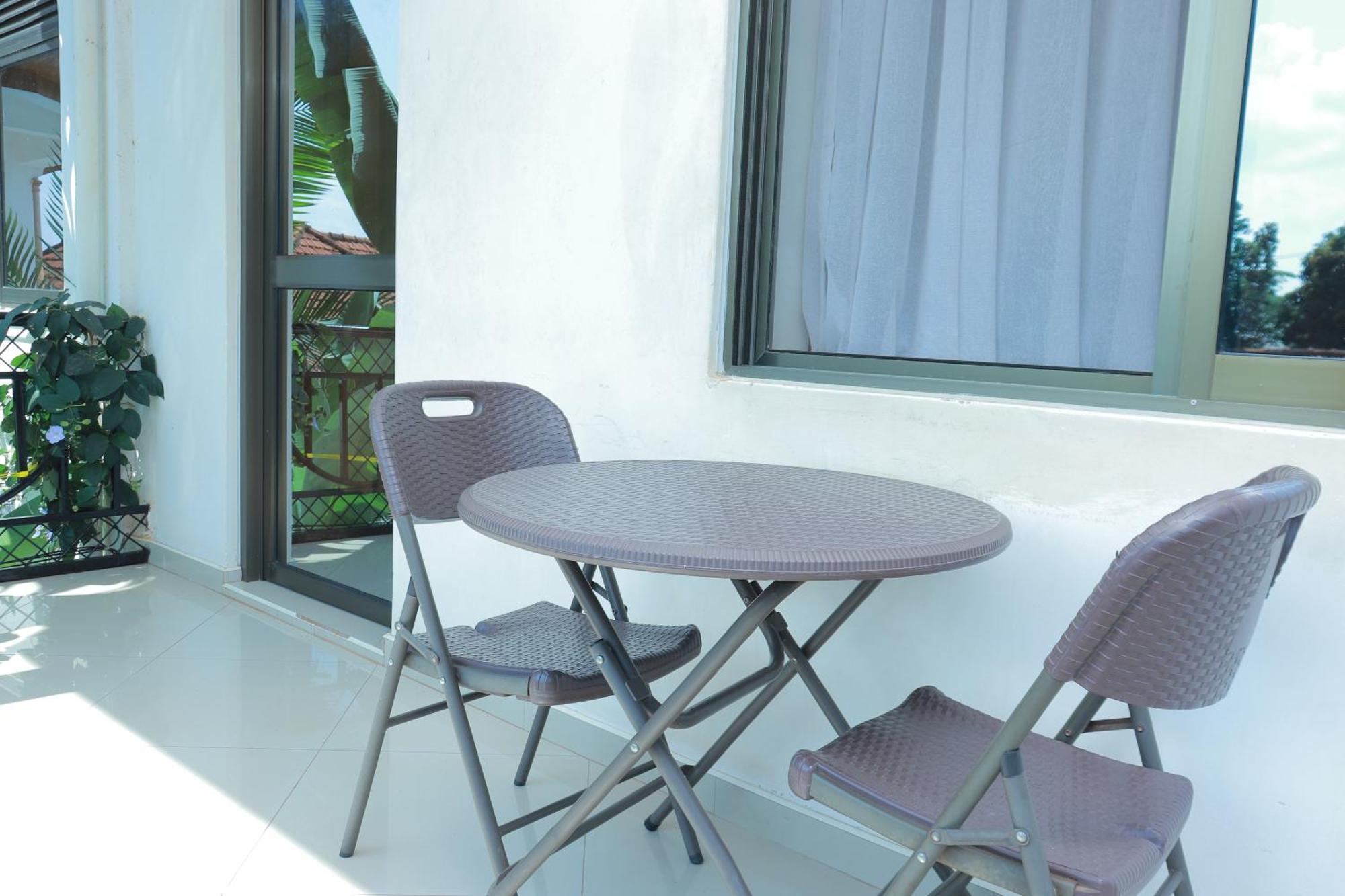 Mowicribs Hotel And Spa Entebbe Ngoại thất bức ảnh