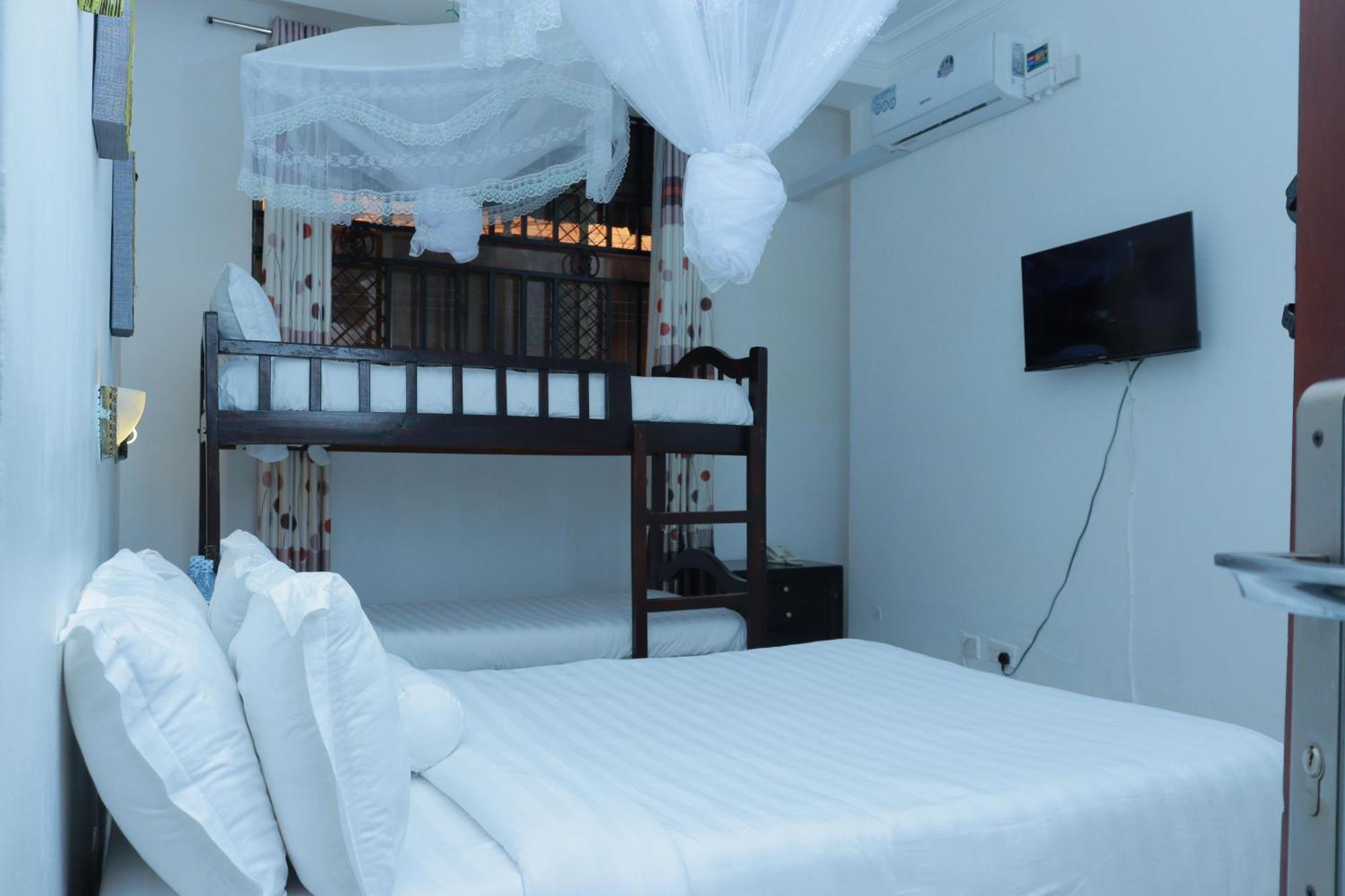 Mowicribs Hotel And Spa Entebbe Ngoại thất bức ảnh