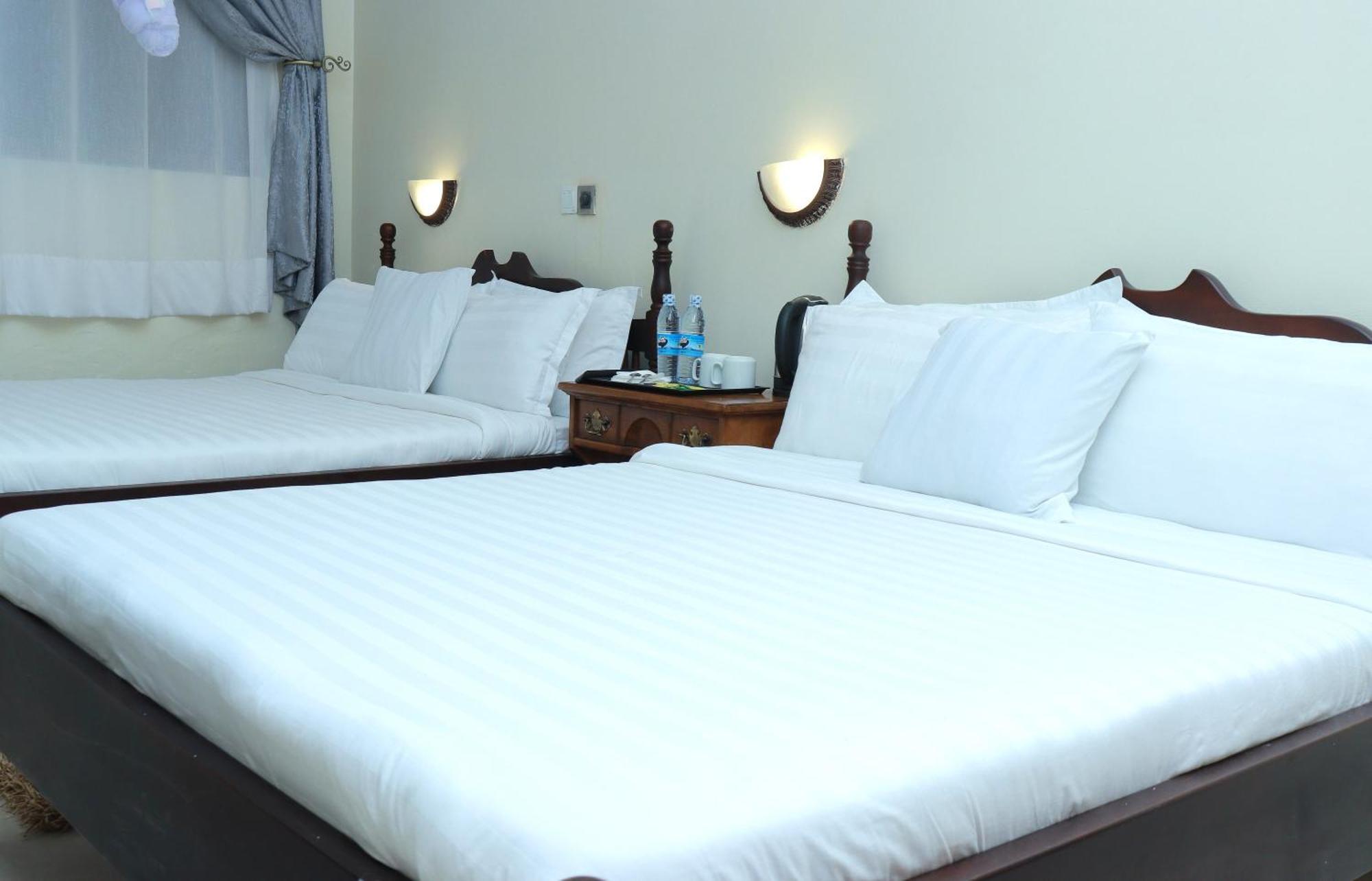 Mowicribs Hotel And Spa Entebbe Ngoại thất bức ảnh