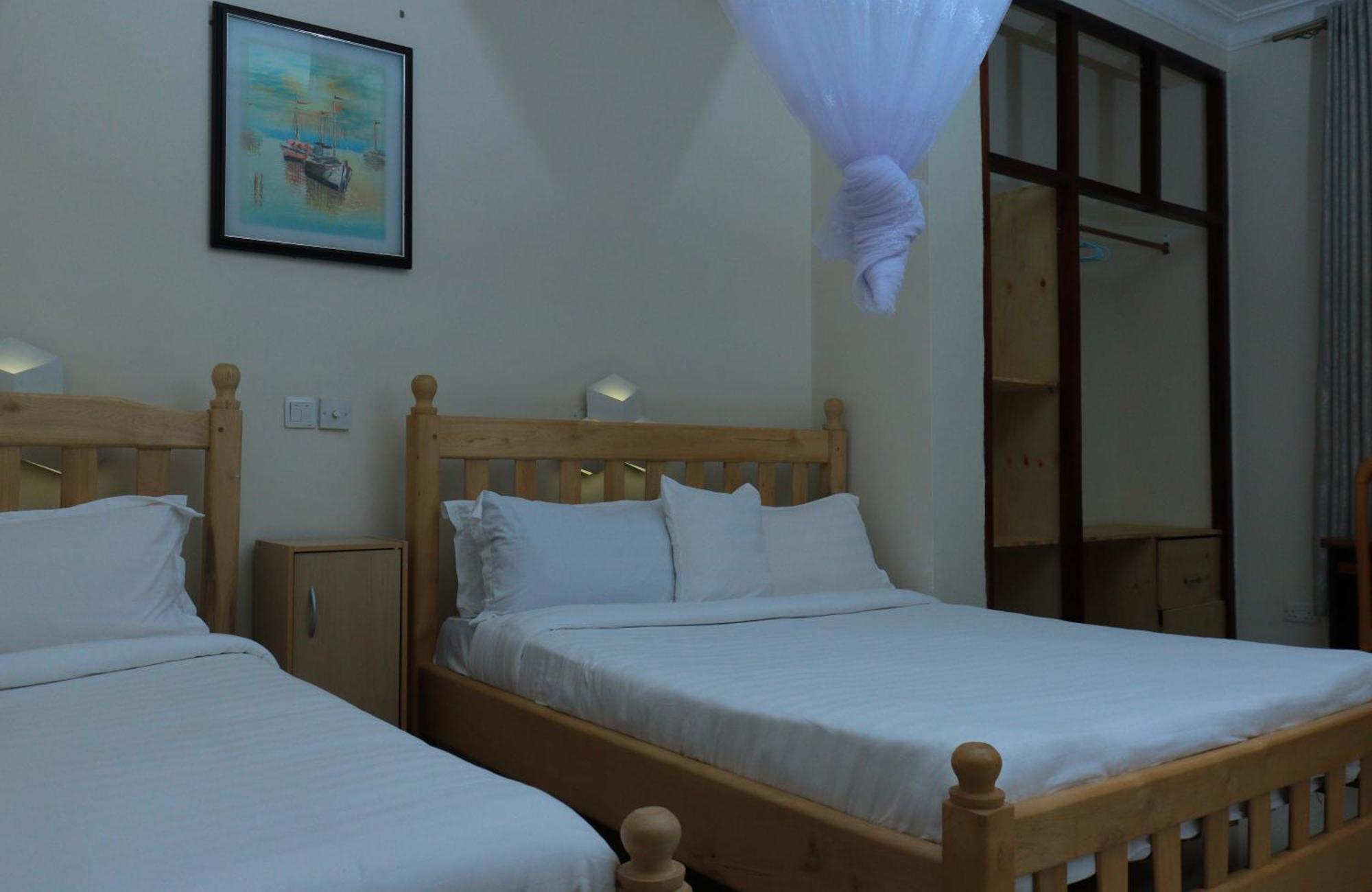 Mowicribs Hotel And Spa Entebbe Ngoại thất bức ảnh