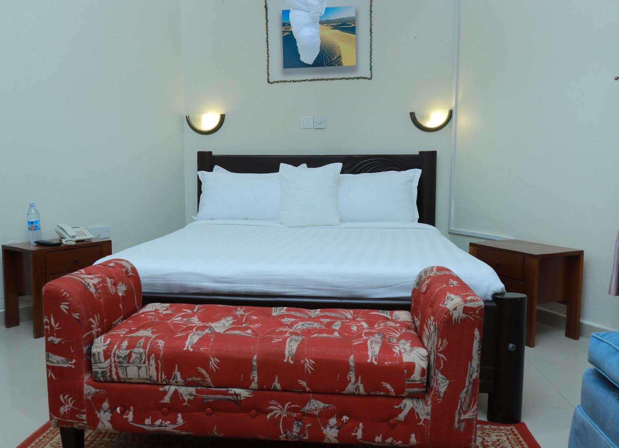 Mowicribs Hotel And Spa Entebbe Ngoại thất bức ảnh