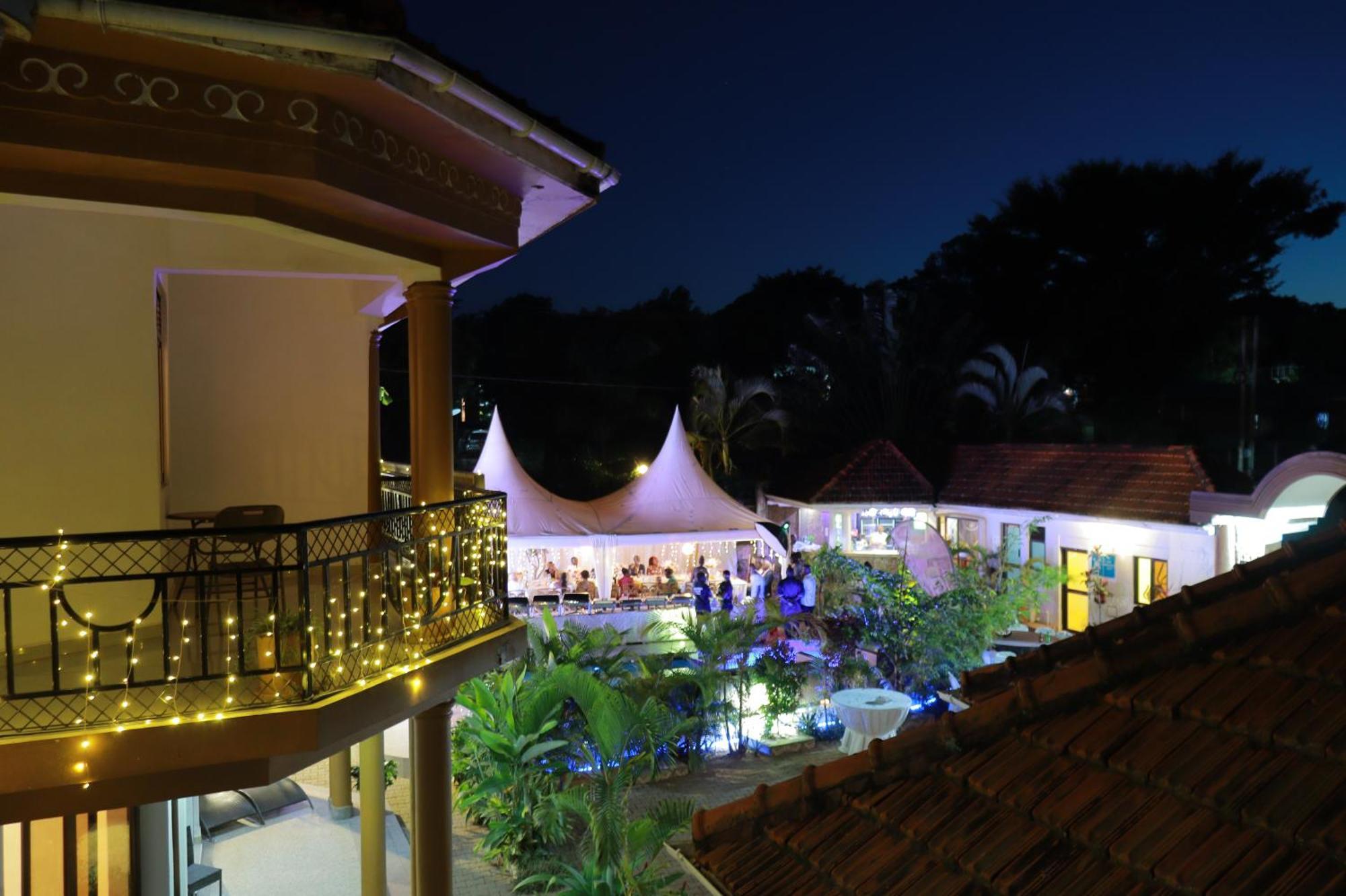 Mowicribs Hotel And Spa Entebbe Ngoại thất bức ảnh